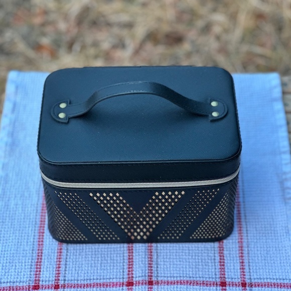 Makeup and Jewelry Organizer - Picture 9 of 16